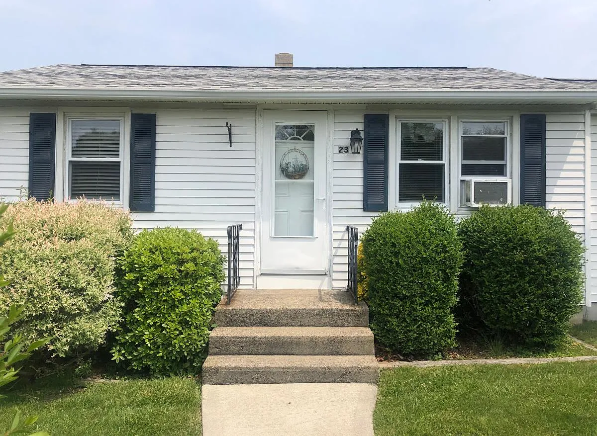 3 bed, 796 sqft, $1,950 — Photo 1