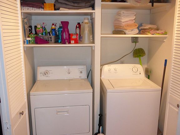 washer & dryer included