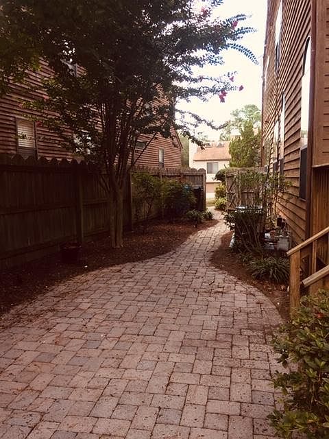 2nd image of 2173 Woodlawn Ave
