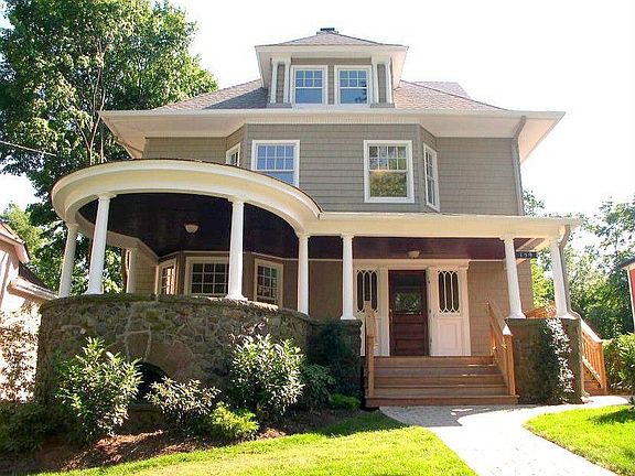 Stunning Condo in Grand Montclair Home