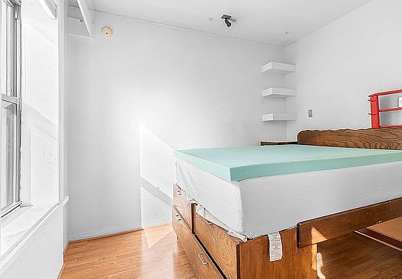 3rd image of 448 W 49th St APT 5A