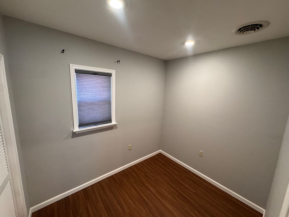 1st image of 129 Main St