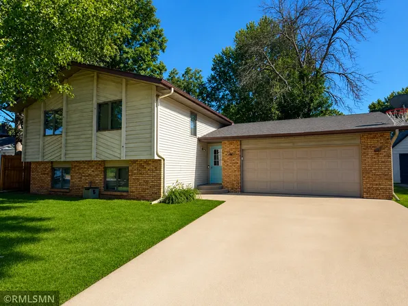 815 10th St W, Hastings, MN 55033