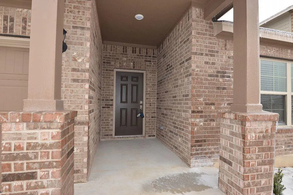 4 bed, 3.0 bath, 2224 sqft, $2,350 — Photo 1