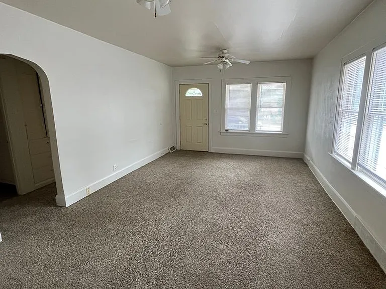 532 Clifford Ave — Photo 3