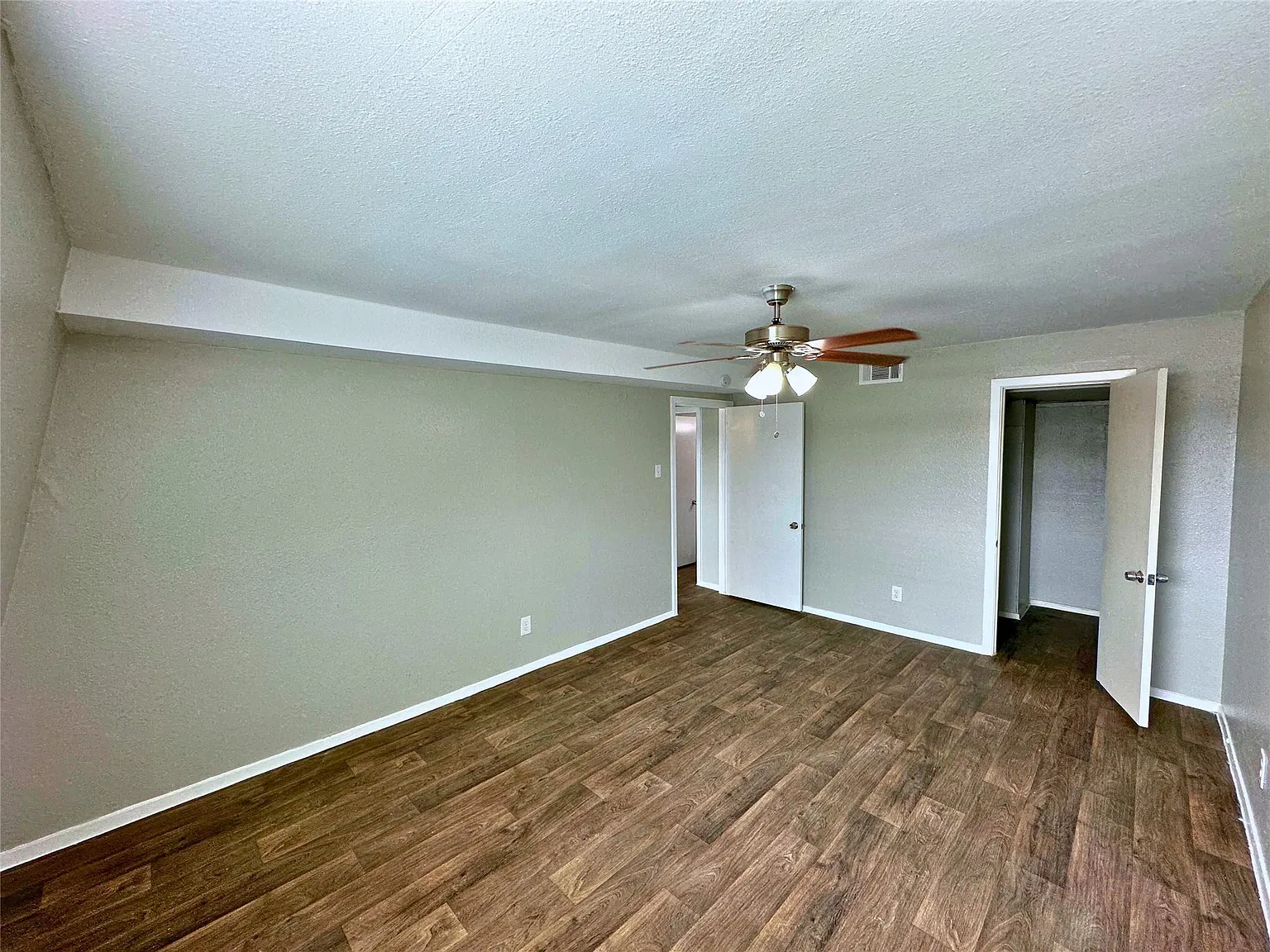 2 bed, 1.5 bath, 900 sqft, $1,295 — Photo 4