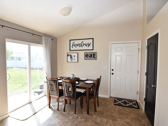 5th image of 3124 N Wildflower Dr