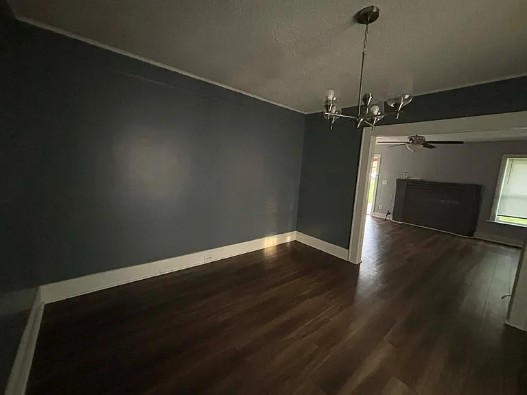 209 E Parker St — Photo 4