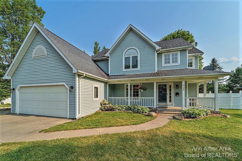 922 Main St, Fenton, MI 48430 MLS 3294622 Zillow