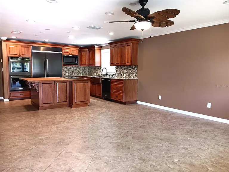 1302 Amble Ln — Photo 2