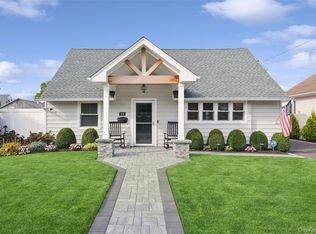 24 Essen Pl, Bethpage, NY 11714