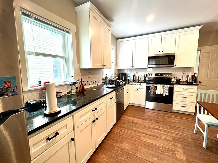 3 bed, 1.0 bath, $3,750 — Photo 4