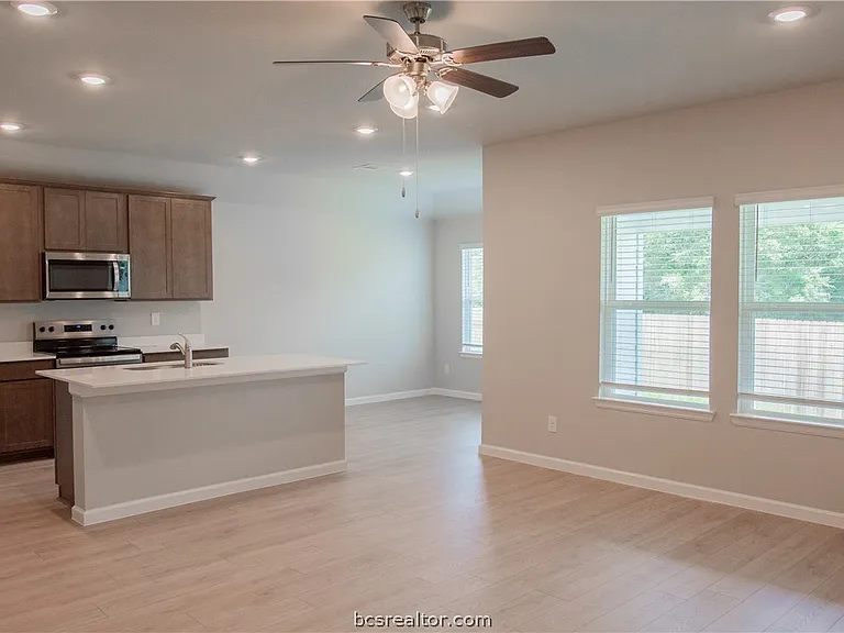 10652 Knox Dr — Photo 2