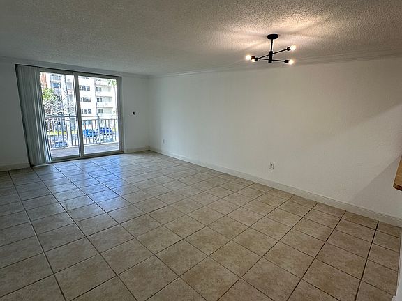 2nd image of 6930 Miami Gardens Dr #1-303