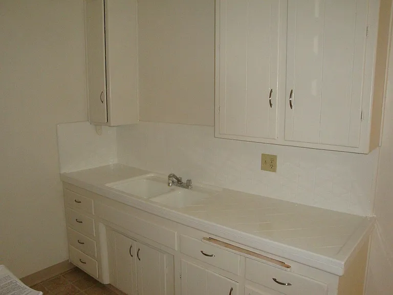 1002 W Palm St — Photo 6