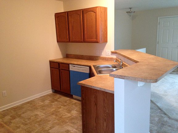 3rd image of 416 Lemont Ln