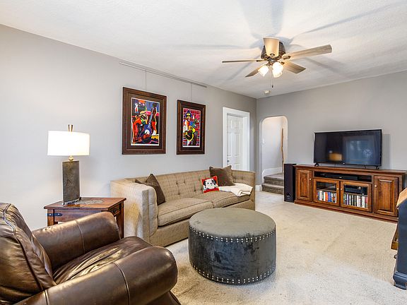 3rd image of 712 Union St