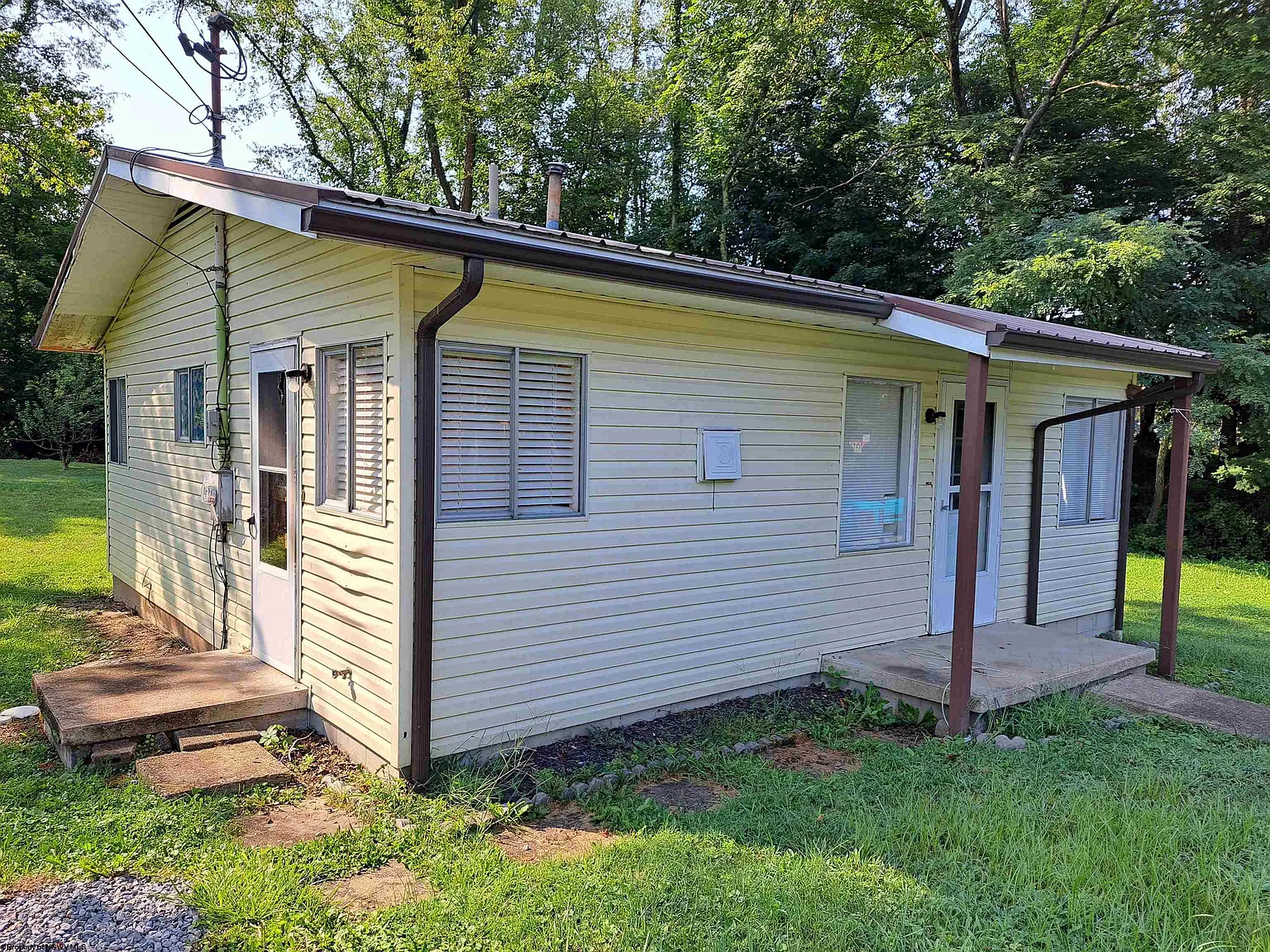 1606 Columbia Dr photo 1