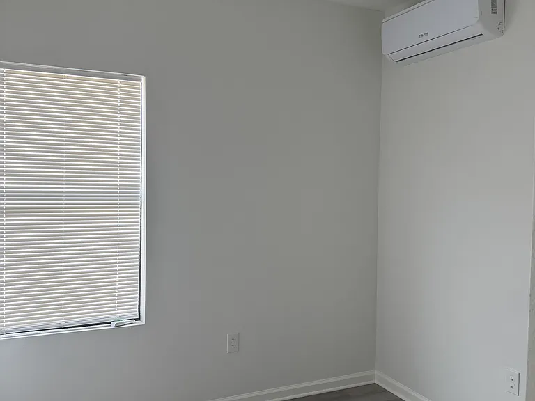 147 Vine St — Photo 12