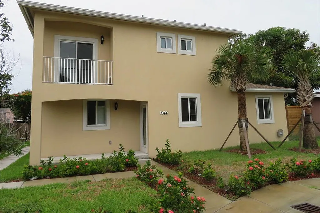 3 bed, 2.5 bath, 2256 sqft, $2,750 — Photo 1