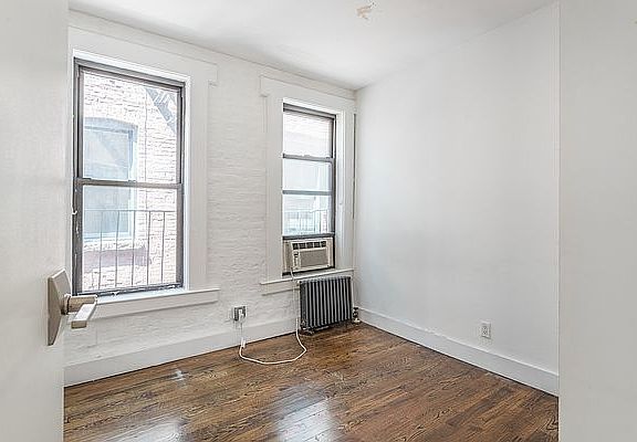 5th image of 117 E 7th St APT 1E