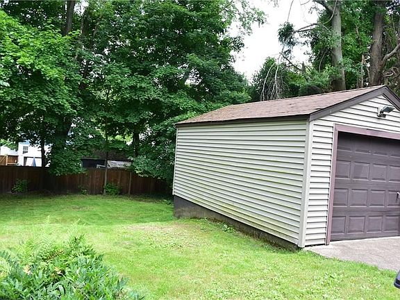 2nd image of 615 Morningview Ave