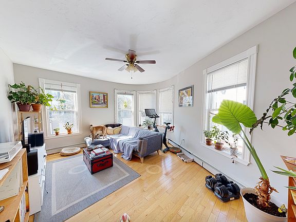 2nd image of 33 Portsmouth St #2D