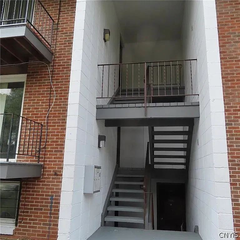 2 bed, 800 sqft, $1,250 — Photo 2