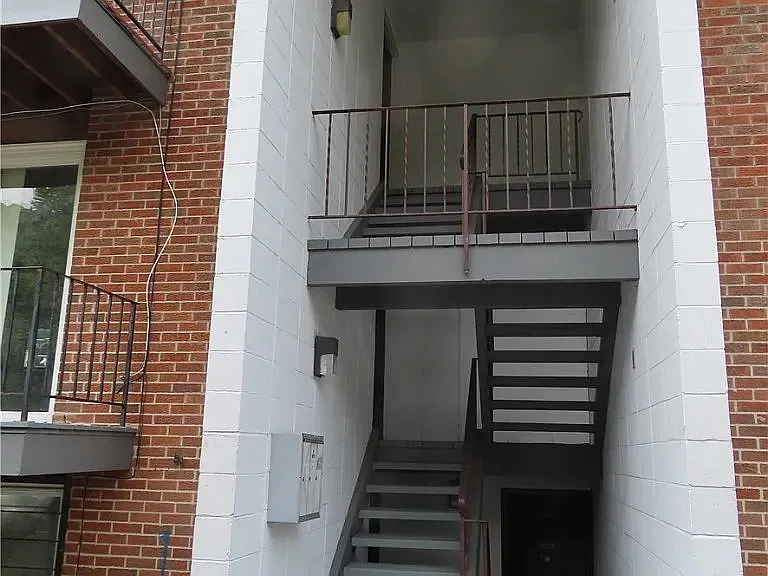 1027 Highland St #7 — Photo 6