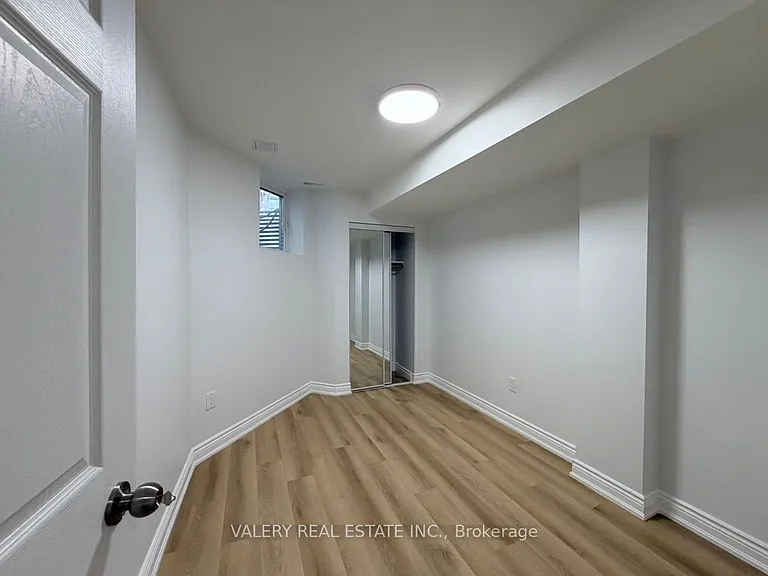 1683 Moongate Cres #LOWER — Photo 10
