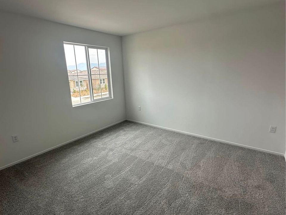 2nd image of 405 Calla Lily Ct
