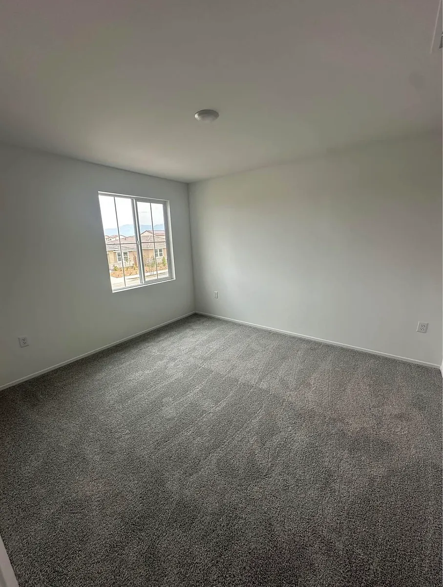 Building Photo - 405 Calla Lily Ct