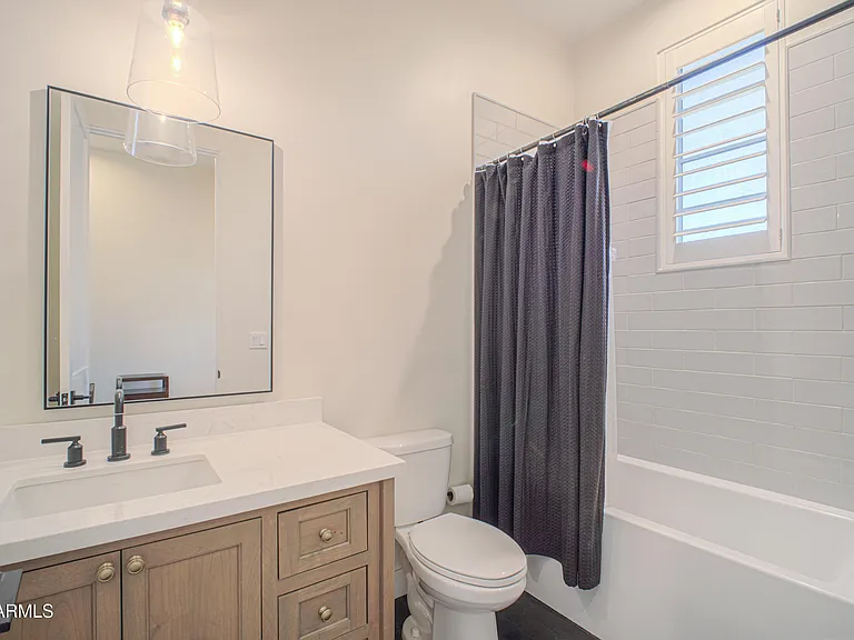 12424 E Victoria St — Photo 44