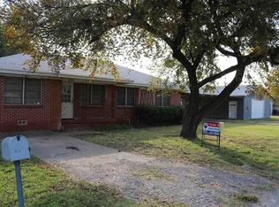 511 N Texowa St, Iowa Park, TX 76367