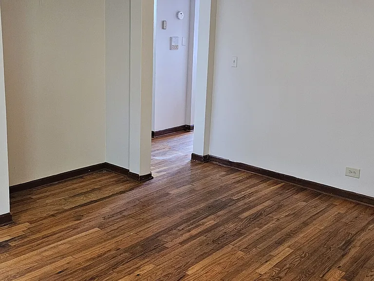 3153 W Argyle St #2W — Photo 7