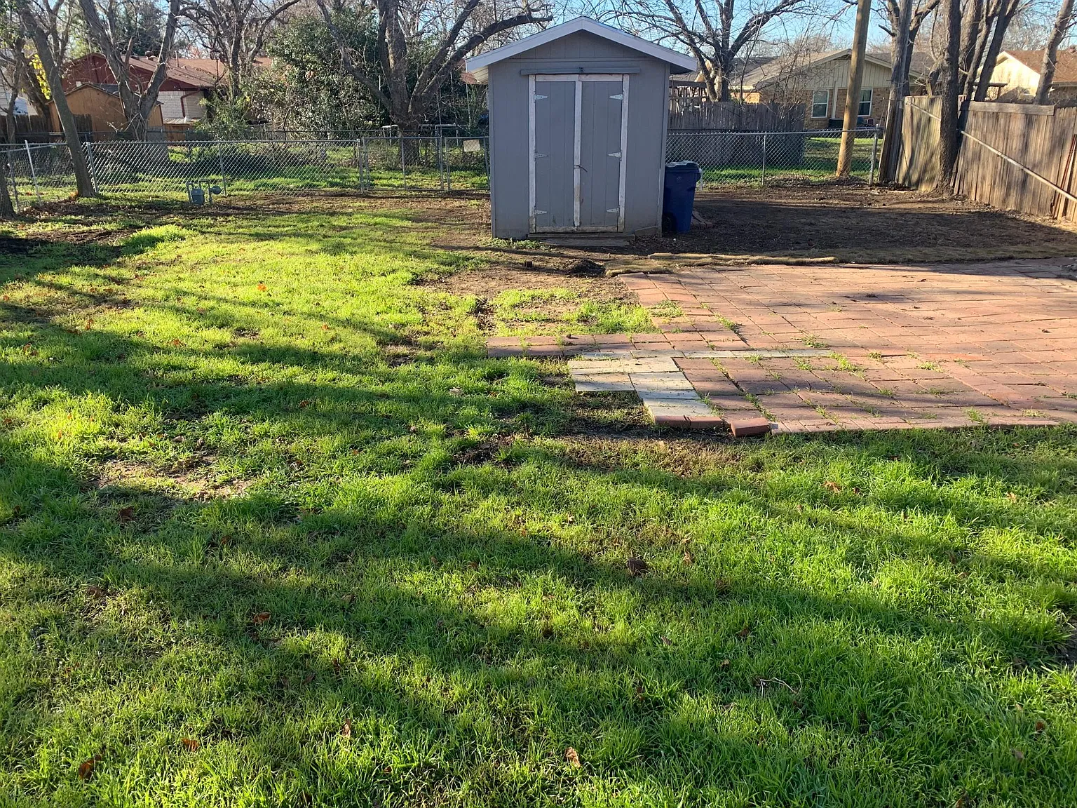 317 W Jones St — Photo 4