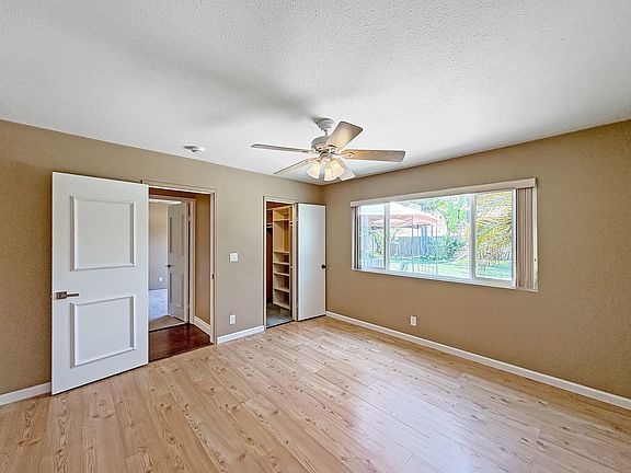 3rd image of 1429 Esperanza Way