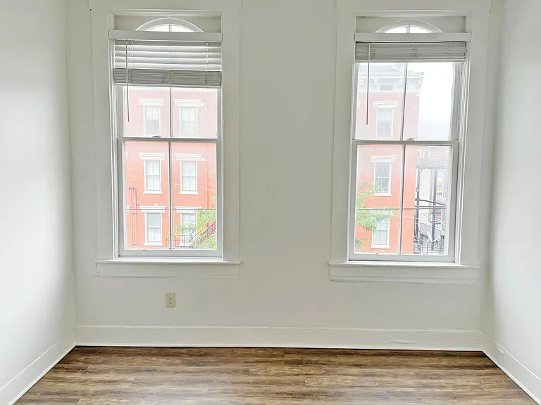1735 Elm St #4 — Photo 1
