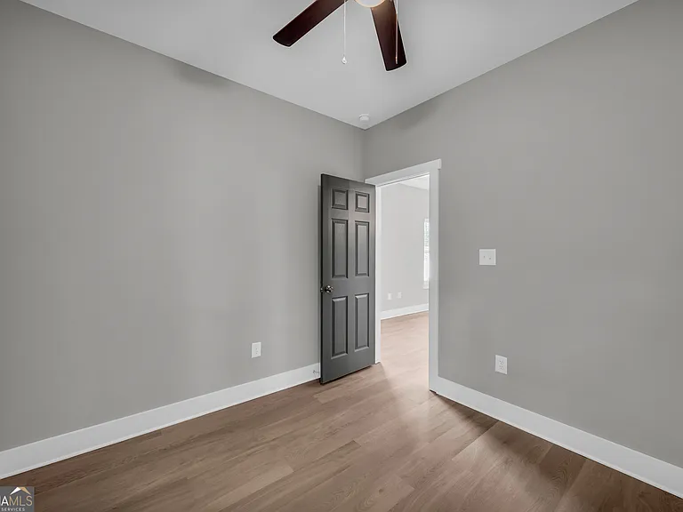 185 Miller St #B — Photo 8