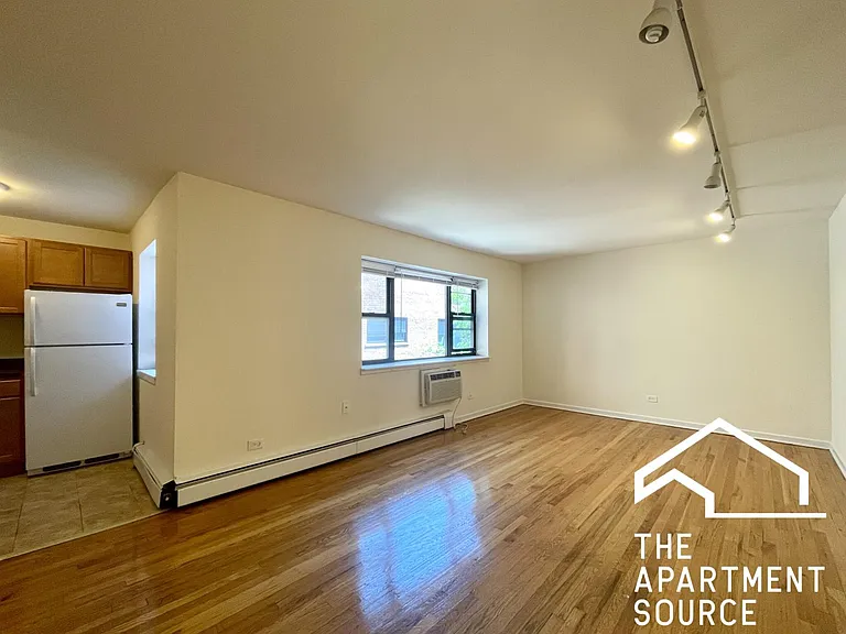6006 N Kenmore Ave #205 — Photo 1