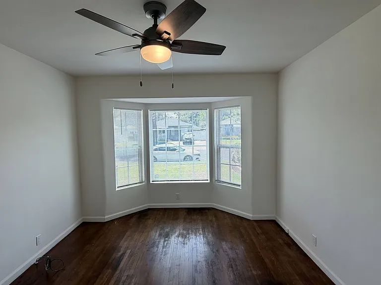 1104 N Frederic St — Photo 28