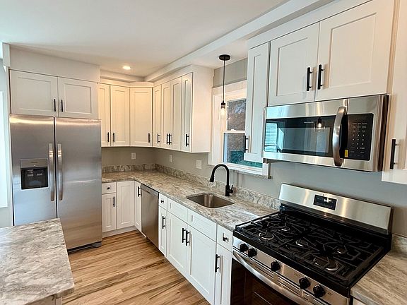 3rd image of 248 Farmington Avenue