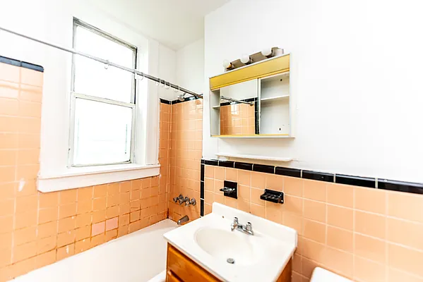 Rented by WIRE International Realty | media 15