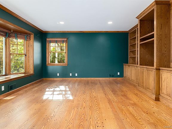 4th image of 441 Sterling Road