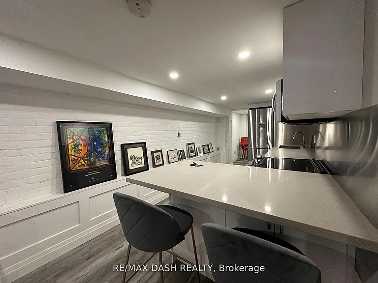 725 Palmerston Ave W #BASEMENT — Photo 11