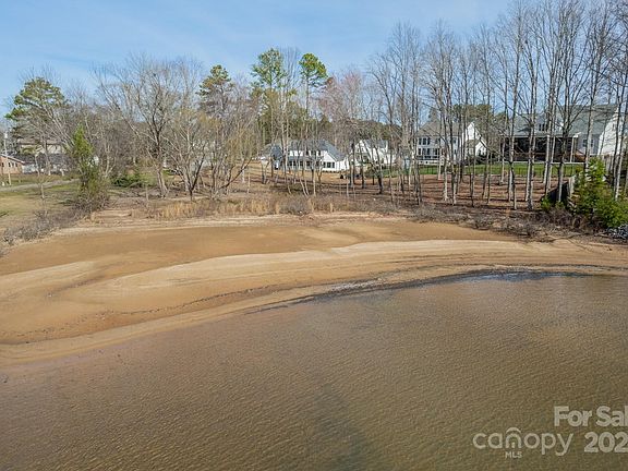 4th image of 110 Fairfax Ct