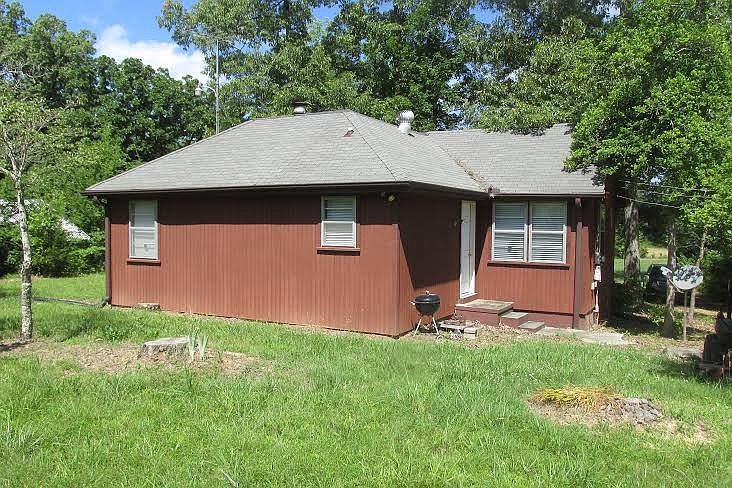 2nd image of 3860 Hornsby Loop
