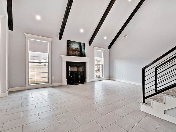 3rd image of 1811 W Laurel Ave