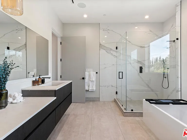 6347 Maryland Dr — Photo 13