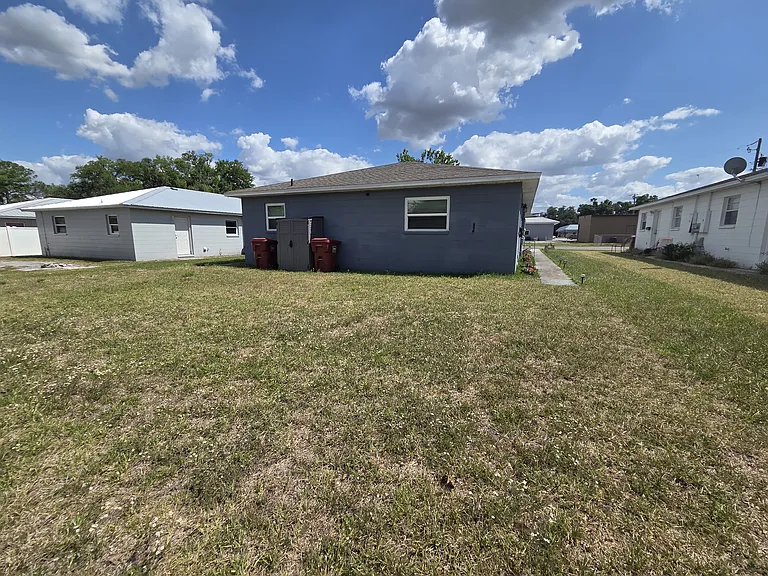 1802 W House St #B — Photo 17